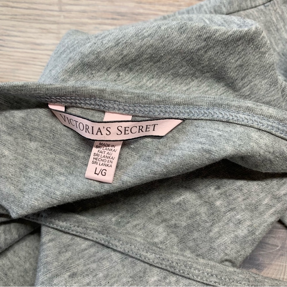 NWOT Victoria’s Secret Gray Strappy Graphic Crop Top - Picture 10 of 14